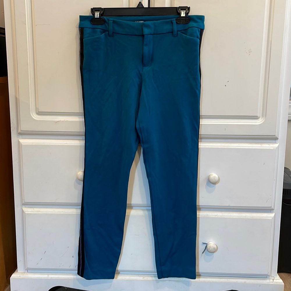Old Navy pixie pant.
